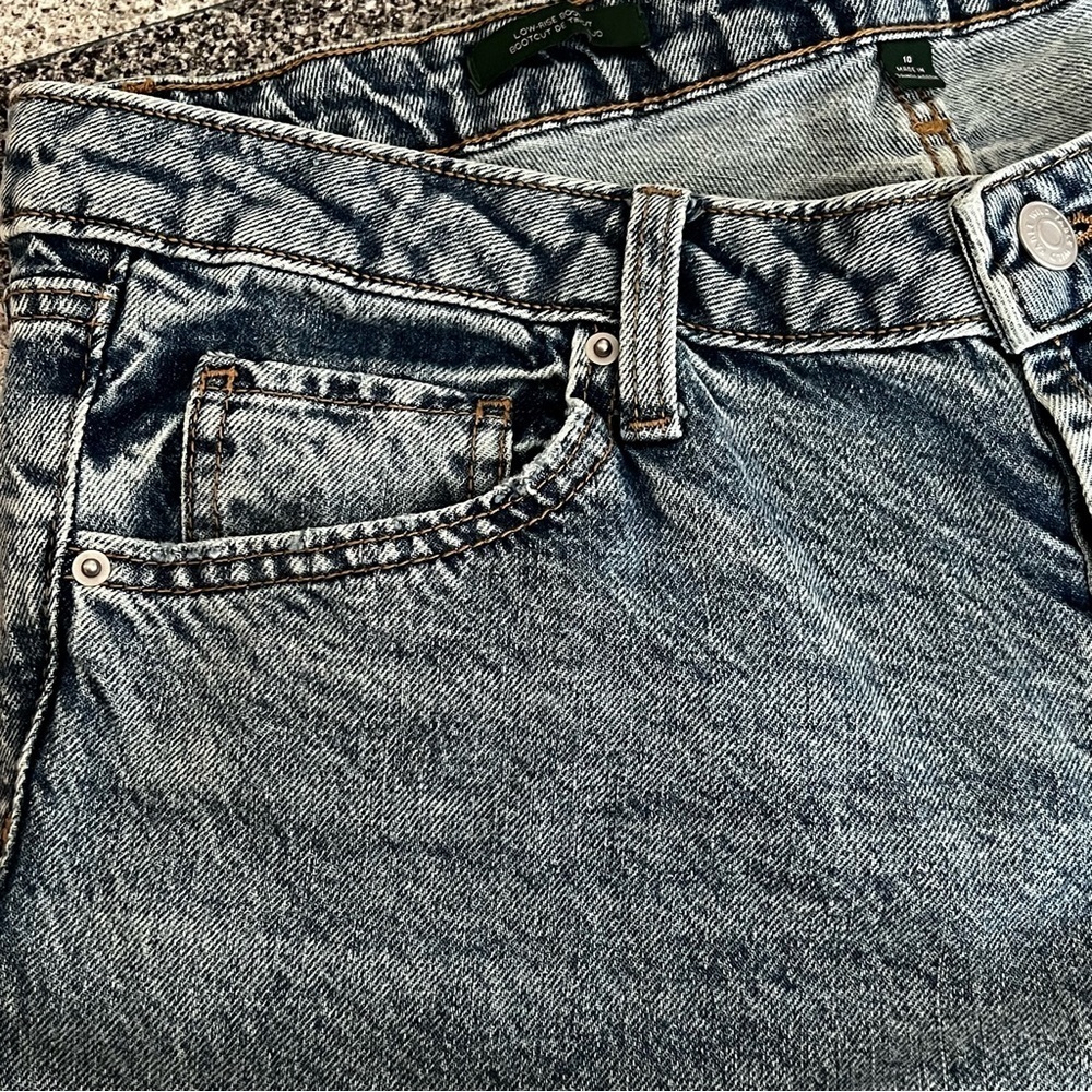 NWT Wild Fable Light Wash Low Rise Bootcut Raw Hem Jeans Size 10 - Picture 5 of 14